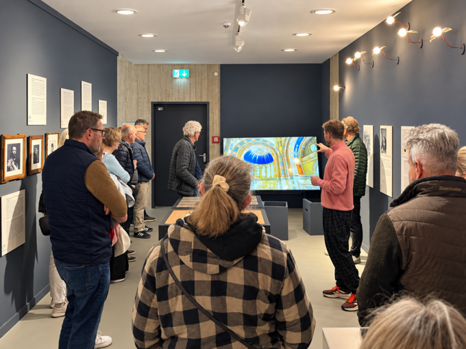 Die Gruppe in der Ludwig II. Ausstellung