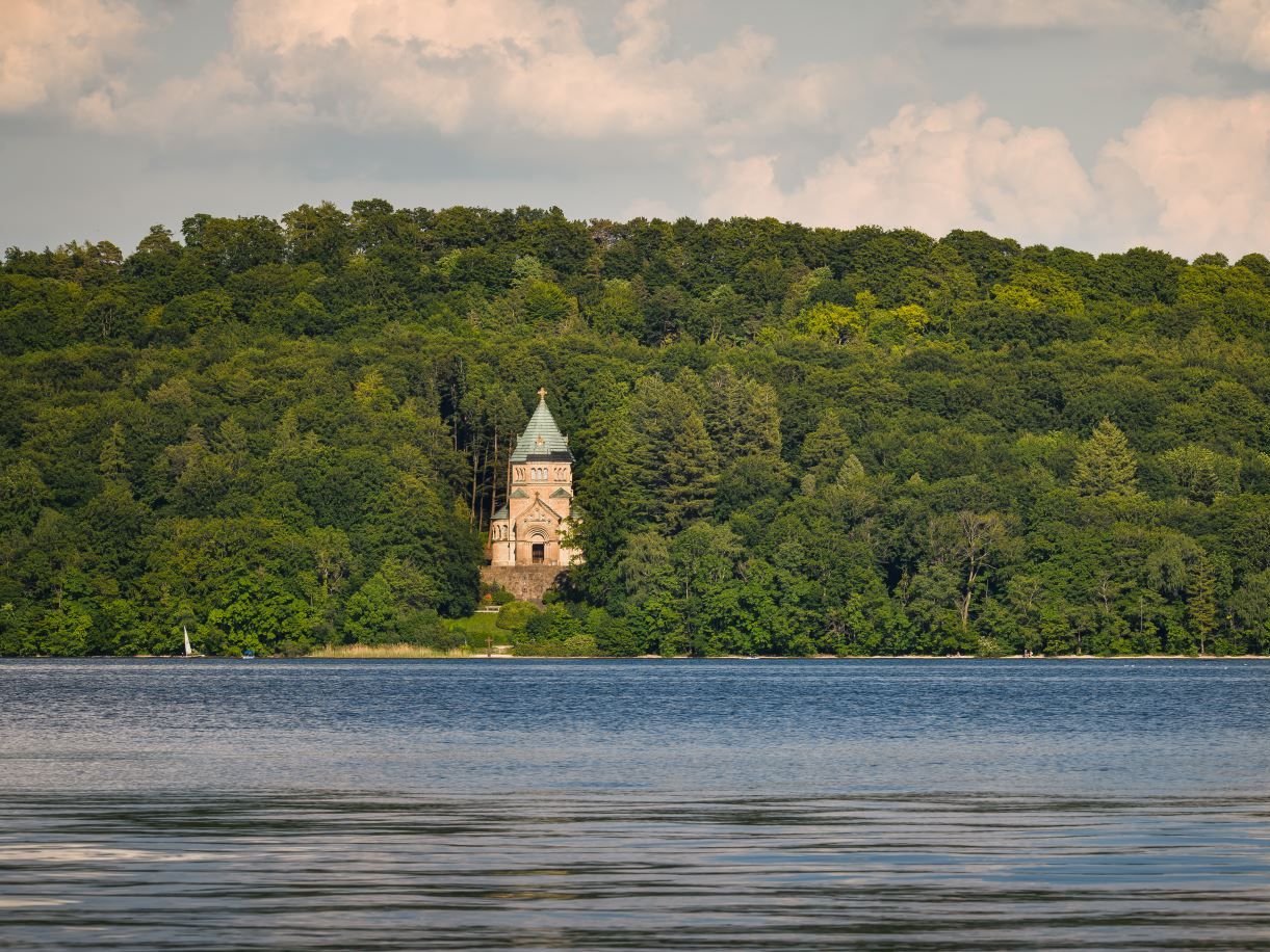 Die Votivkapelle in Berg ist eine imposante Gedenkstätte zu Ehren König Ludwig II.