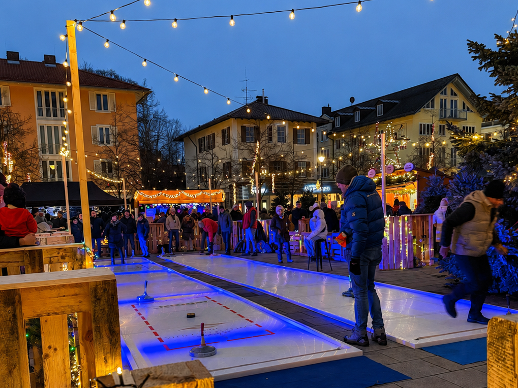 Die Bahn auf dem Kirchplatz
