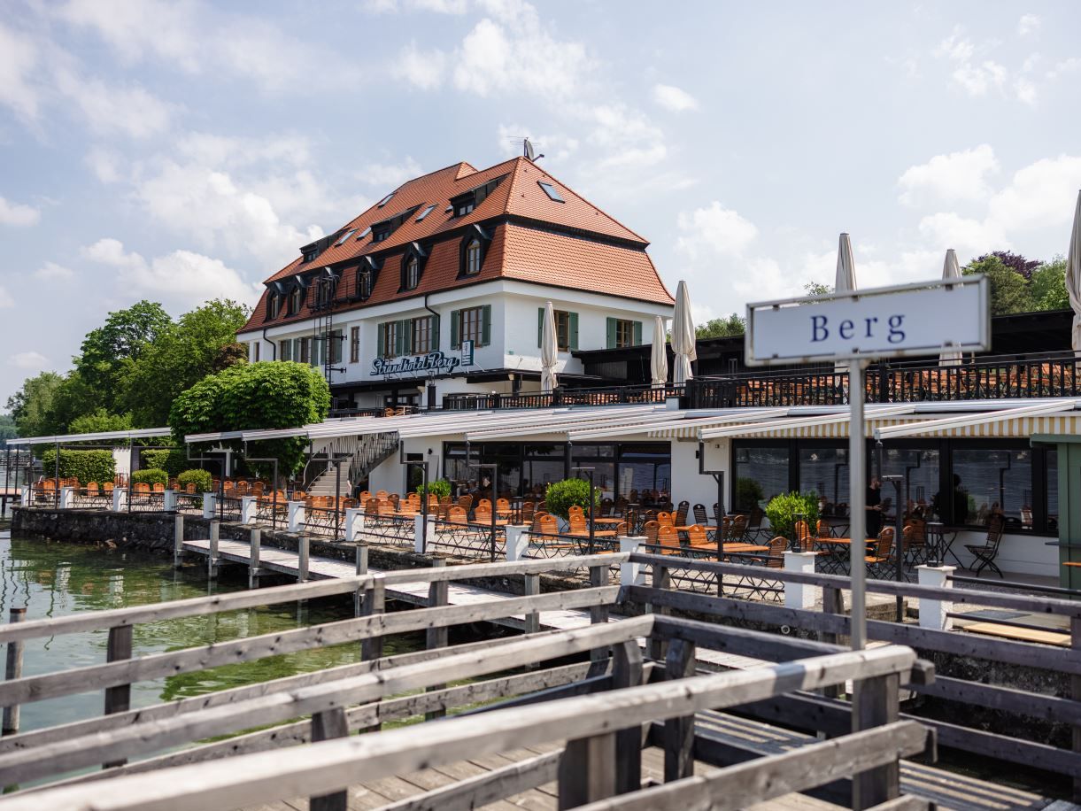 Das Strandhotel in Berg liegt direkt am Starnberger See und besticht neben seiner traumhaften Lage mit einer tollen Gastronomie.