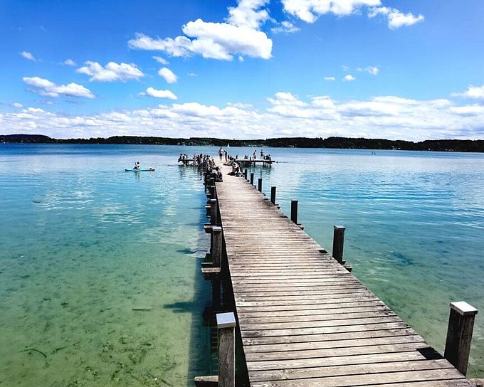 Der Wörthsee ist eines der Ausflugsziele des Reisebloggers. 