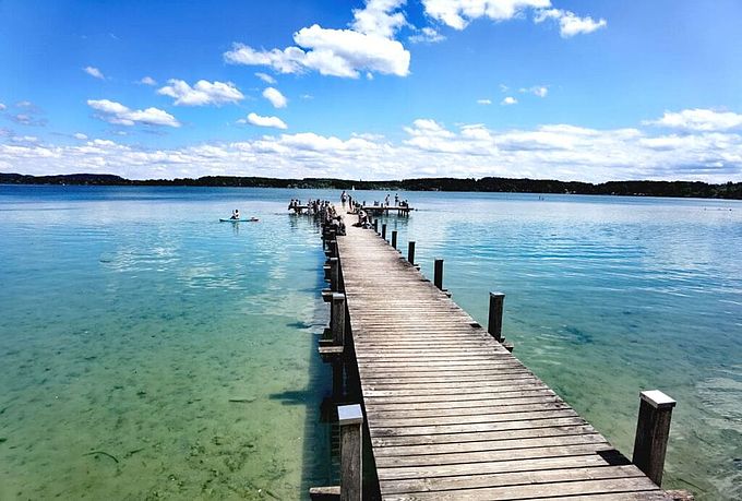 Der Wörthsee ist eines der Ausflugsziele des Reisebloggers. 