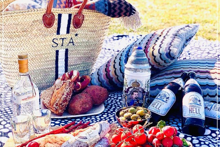 Der Ludwig Korb beinhaltet alles für ein Männer Picknick.