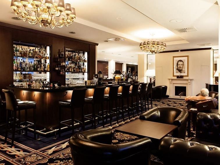Die Bar im Hotel Vier Jahreszeiten