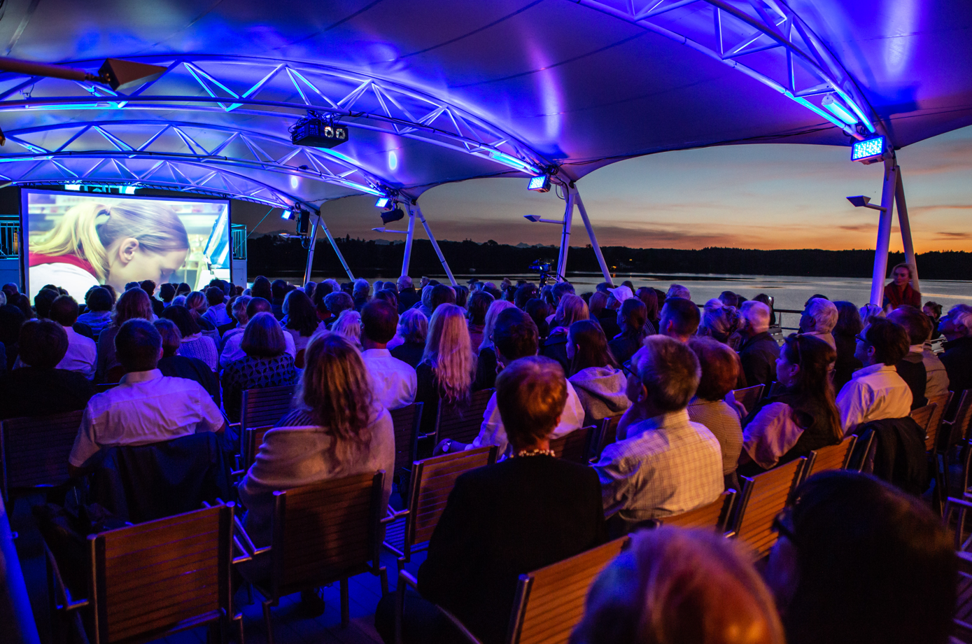 Kino während der Dampferfahrt