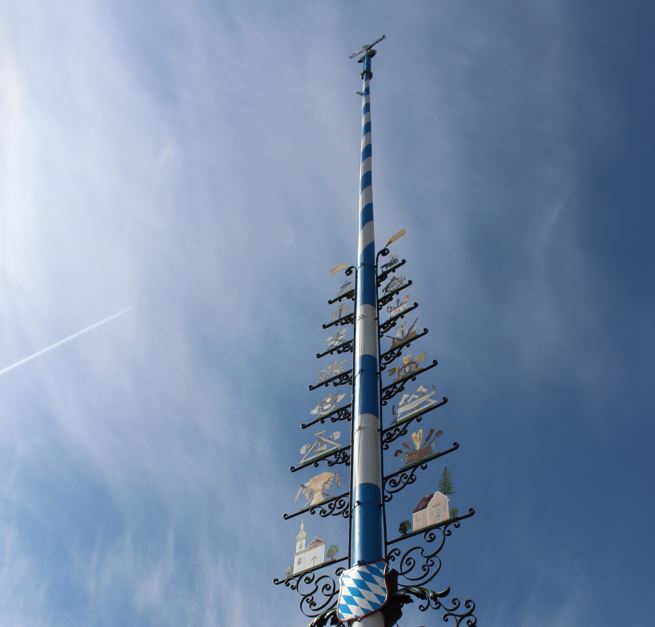 Maibaumaufstellen in der Region StarnbergAmmersee
