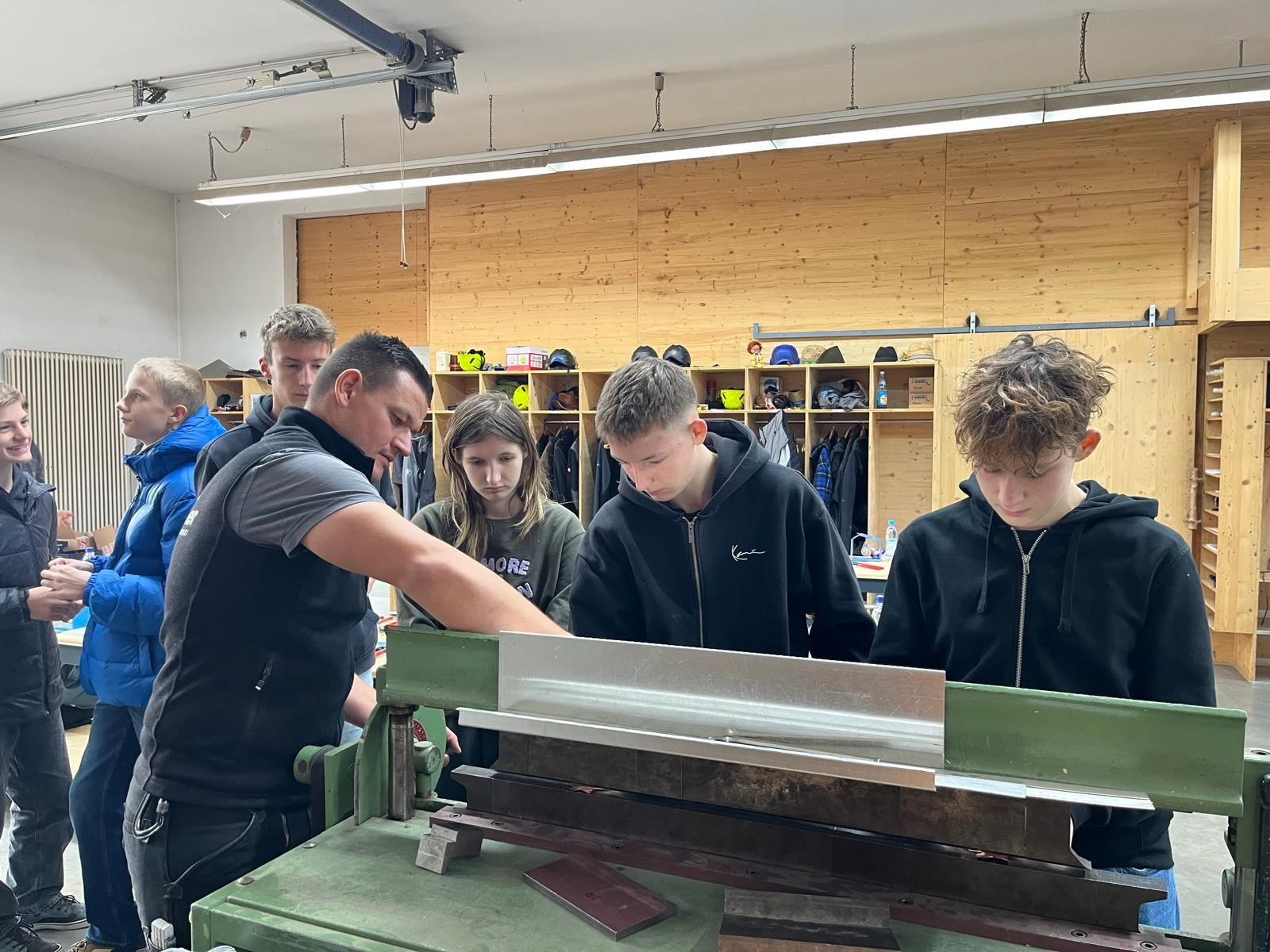 In der Schreinerei zu Besuch