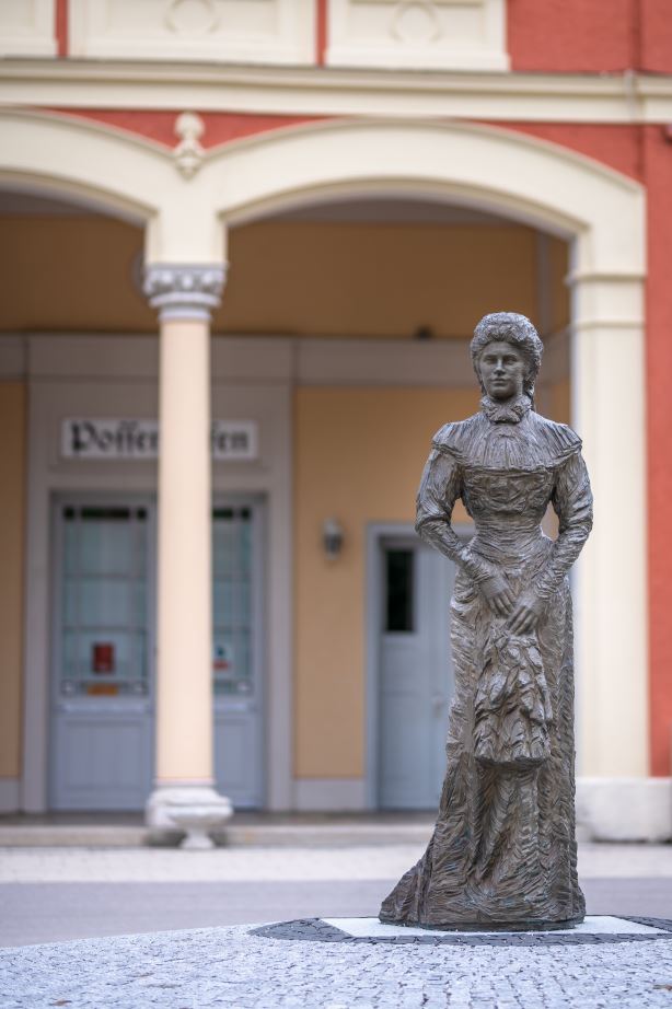 Elisabeth Wanderweg - Bild von einer Statue der Kaiserin Sisi 