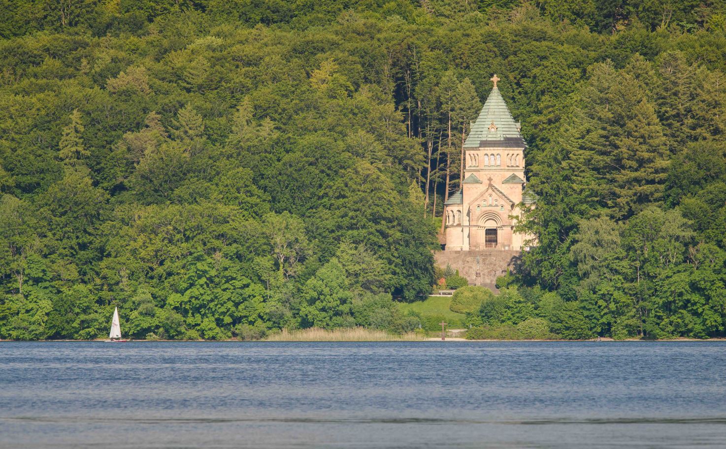 Die Votivkapelle in Berg ist ein beliebtes Ausflugsziel in der Region StarnbergAmmersee. 