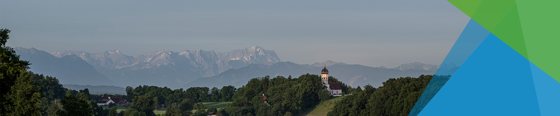 Für alle, die auf der Suche nach Gruppen- und Pauschalangeboten sind, haben wir eine breite Auswahl in unserer Region StarnbergAmmersee. Auf dem Bild sehen Sie das Bergpanorama der Bayerischen Alpen, welches von uns aus bewundert werden kann.