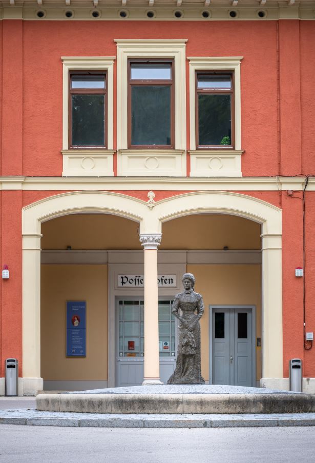 Das Kaiserin Elisabeth Museum in Possenhofen auf dem Bild ist nur eines der Museen unserer Region StarnbergAmmersee, die es sich zu besuchen lohnt. 