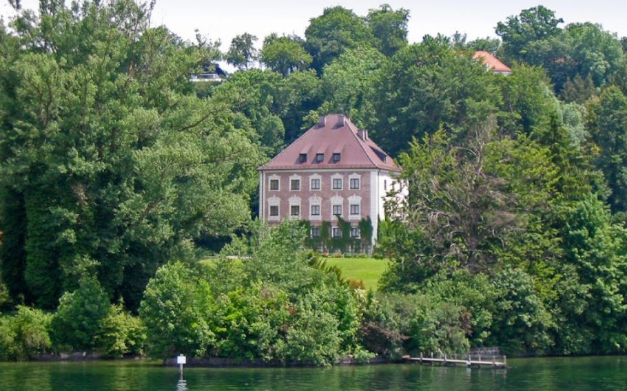 Das Schloss Berg kann nur von außen besichtigt werden. Es war das Schloss von König Ludwig II.