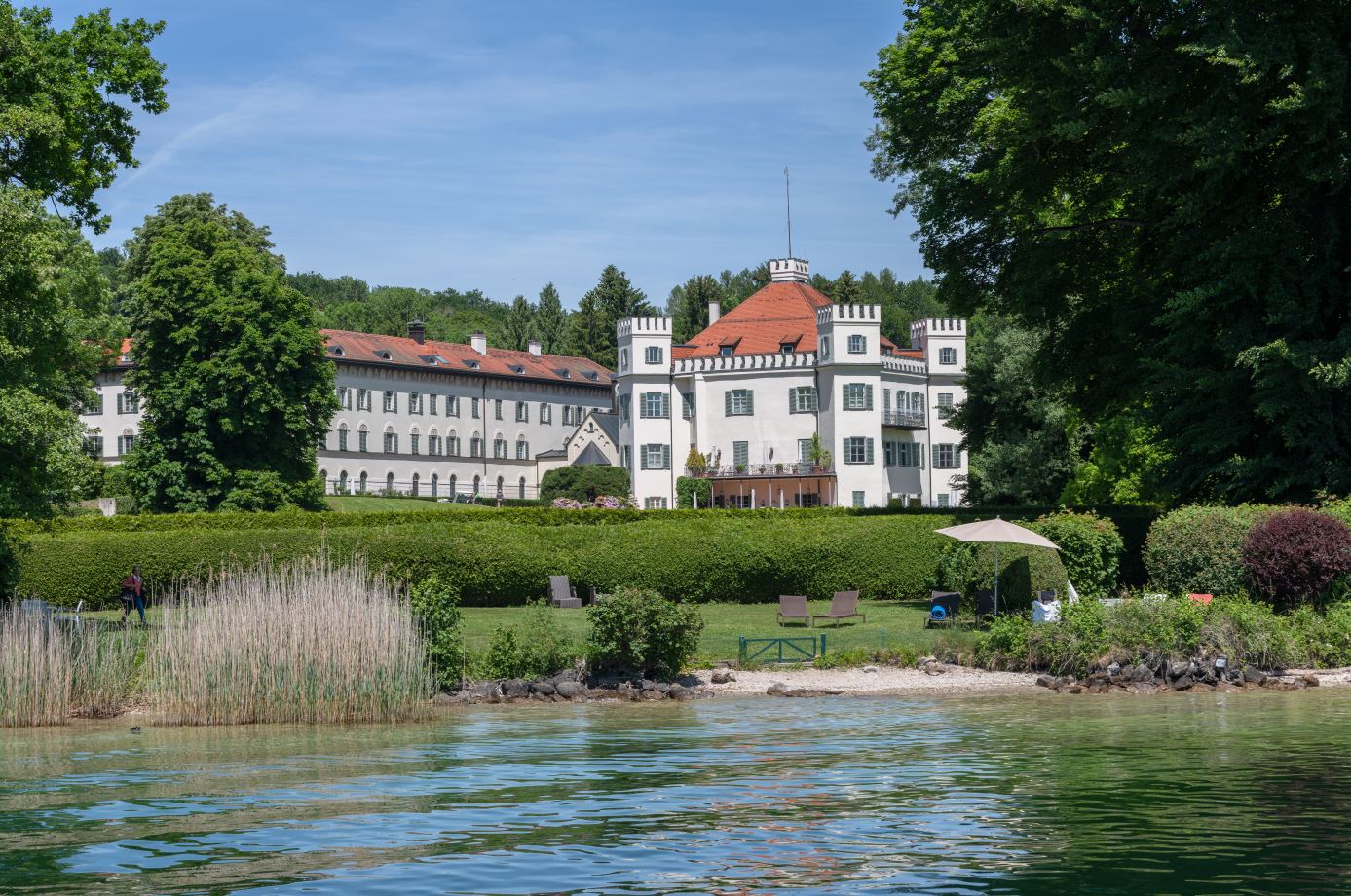 Das Sisi Dinner mit Blick auf Schloss Possenhofen ist ein unvergessliches Erlebnis.